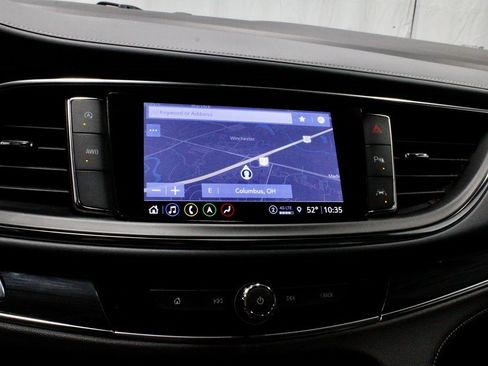 Used 2024 Buick Enclave Premium image 4