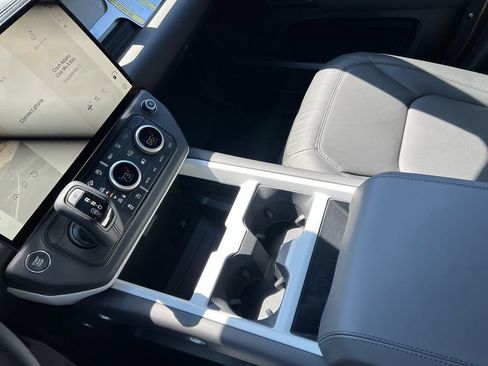 New 2026 Land Rover Defender 110 X-Dynamic SE image 19