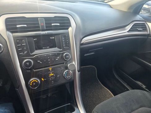 Used 2017 Ford Fusion SE image 16