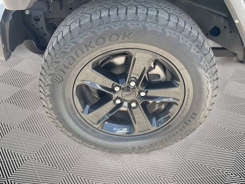Used 2022 Jeep Wrangler Unlimited Sahara AWD/4WD image 32