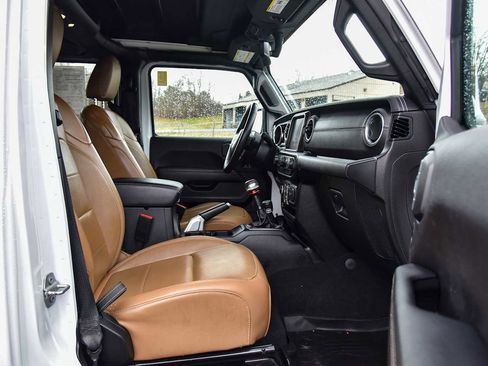 Used 2022 Jeep Wrangler Unlimited Sahara w/ Safety Group image 9