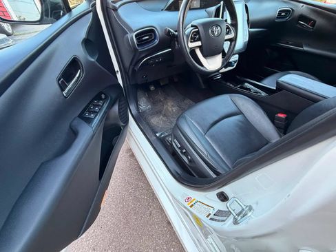 Used 2018 Toyota Prius Four Touring FWD image 10