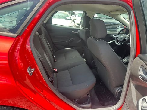 Used 2016 Ford Focus SE w/ SE Cold Weather Package FWD image 14
