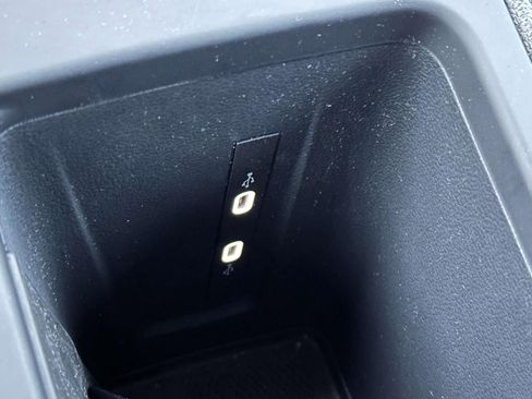 Used 2025 Volkswagen Tiguan SE R-Line image 24