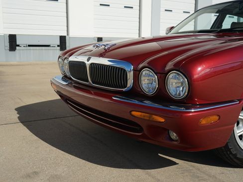 Used 1999 Jaguar XJ8 image 26