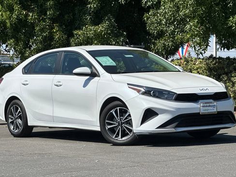 Used 2023 Kia Forte LXS image 2