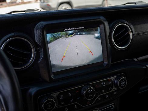 Used 2018 Jeep Wrangler Unlimited Sahara AWD/4WD image 20