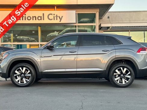 Certified 2022 Volkswagen Atlas Cross Sport SE image 8