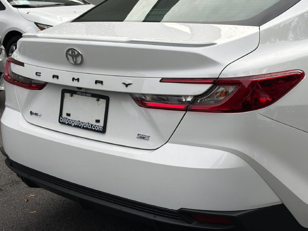Used 2025 Toyota Camry SE FWD image 5