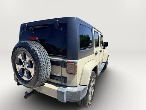 Used 2017 Jeep Wrangler Unlimited Sahara w/ Connectivity Group AWD/4WD image 10