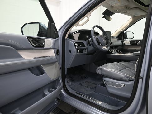 Used 2019 Lincoln Navigator L Black Label AWD/4WD image 4