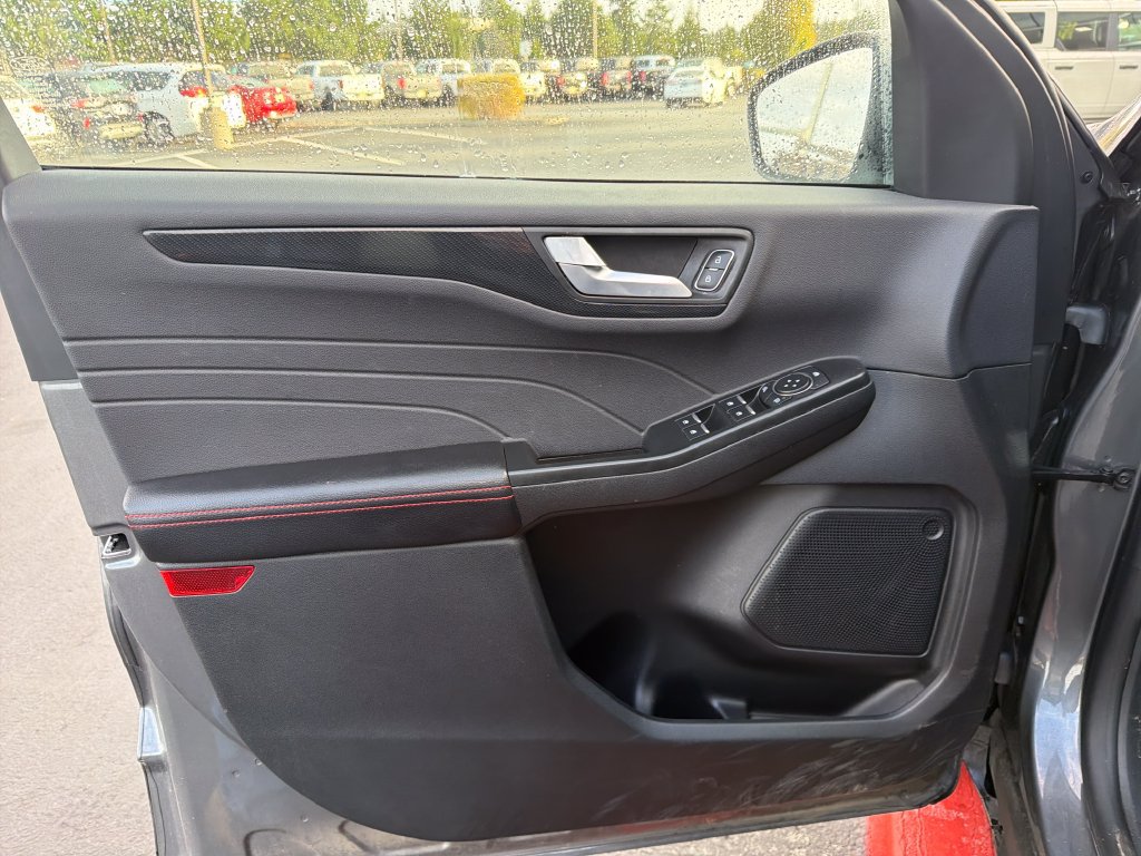 Used 2025 Ford Escape ST-Line Select AWD/4WD image 10