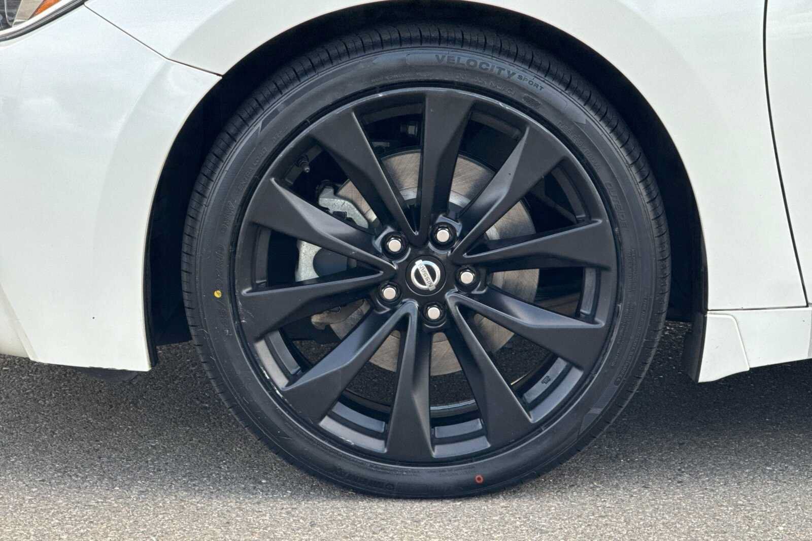 Used 2017 Nissan Maxima SR w/ Midnight Edition FWD image 24