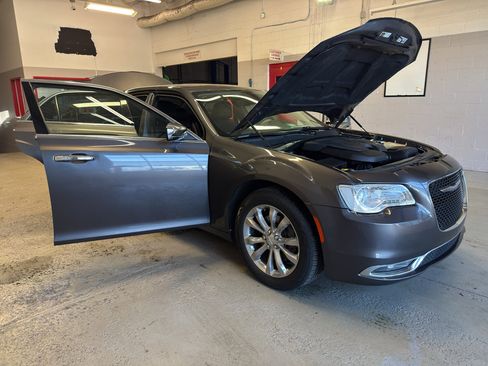 Used 2017 Chrysler 300 C AWD/4WD image 7