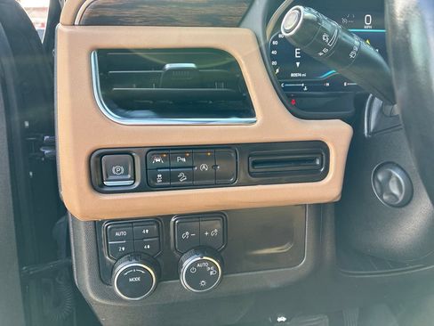 Used 2024 Chevrolet Suburban Premier AWD/4WD image 25
