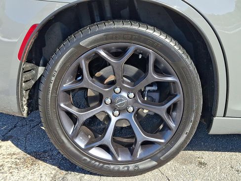 Used 2019 Chrysler 300 S image 7