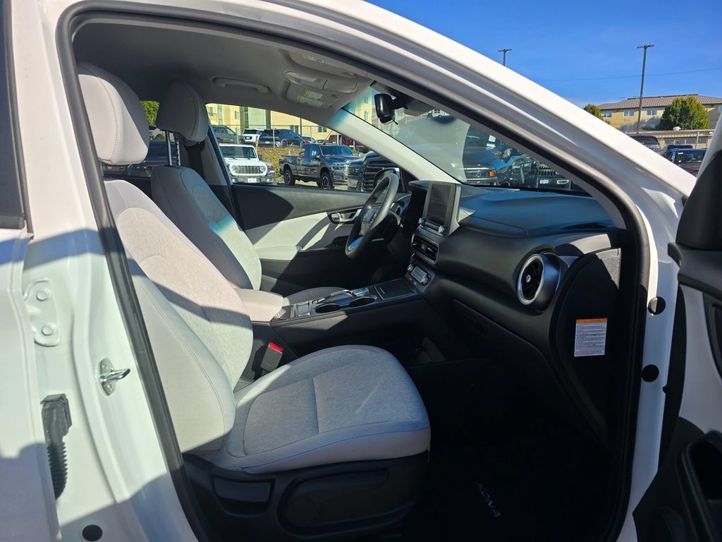 Used 2023 Hyundai Kona SE FWD image 10
