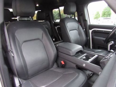Used 2024 Land Rover Defender 130 X-Dynamic SE AWD/4WD image 19