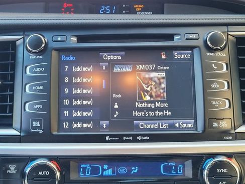 Certified 2019 Toyota Highlander Limited Platinum image 24