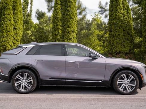 Used 2024 Cadillac Lyriq Tech RWD image 12