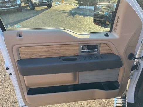 Used 2011 Ford F150 Lariat w/ Lariat Chrome Pkg image 16