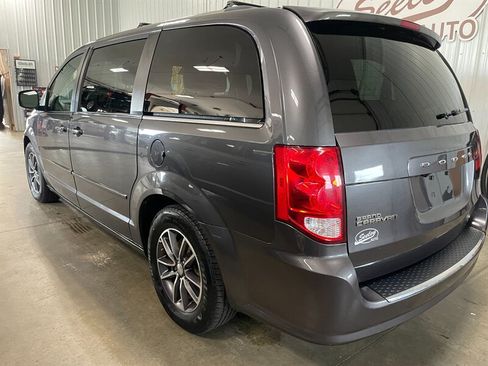 Used 2017 Dodge Grand Caravan SXT FWD image 3