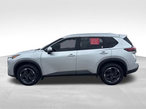 Certified 2024 Nissan Rogue SV w/ SV Premium Package FWD image 2
