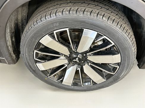 Used 2025 Mitsubishi Outlander SE image 11