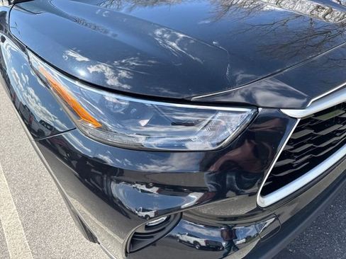 Used 2023 Toyota Highlander XLE image 12