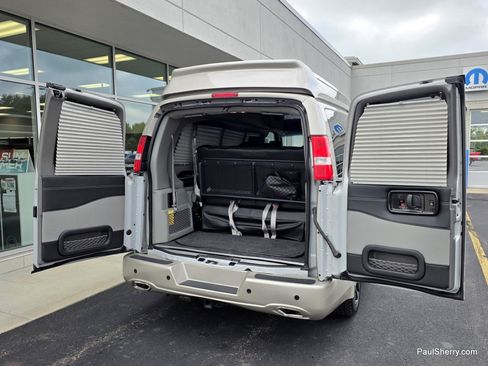 Used 2023 Chevrolet Express 2500 RWD image 18