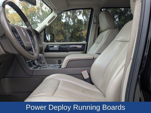 Used 2017 Lincoln Navigator Select image 13