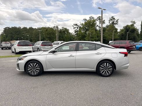 Used 2024 Nissan Altima 2.5 SV FWD image 8