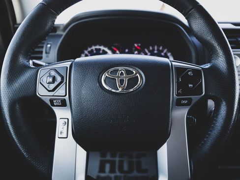 Used 2019 Toyota 4Runner SR5 AWD/4WD image 9