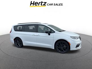 Used 2025 Chrysler Pacifica Limited video 1