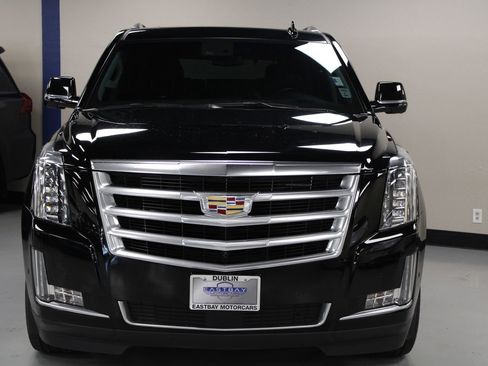 Used 2019 Cadillac Escalade Premium Luxury image 4