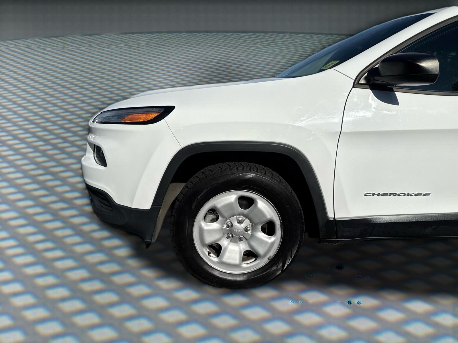 Used 2016 Jeep Cherokee Sport AWD/4WD image 11