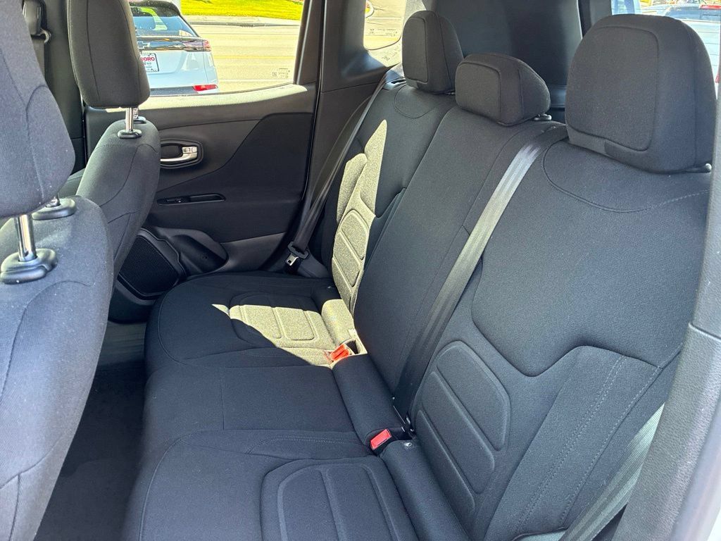 Used 2020 Jeep Renegade Latitude AWD/4WD image 22
