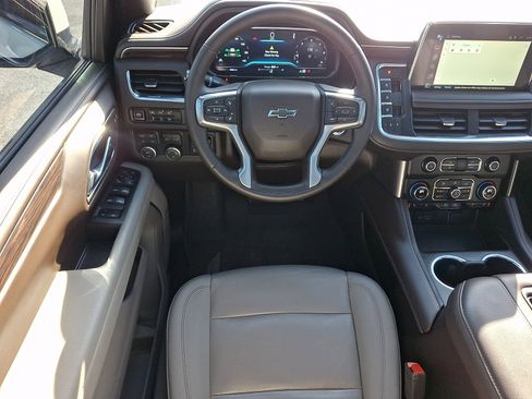 Certified 2023 Chevrolet Suburban Z71 w/ Z71 Off-Road Package image 12