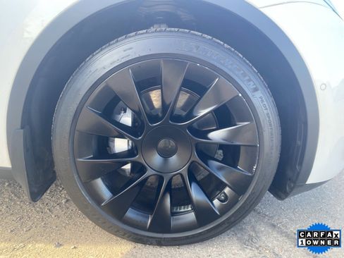 Used 2021 Tesla Model Y Long Range image 10