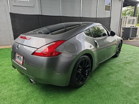 Used 2017 Nissan 370Z Coupe RWD image 4