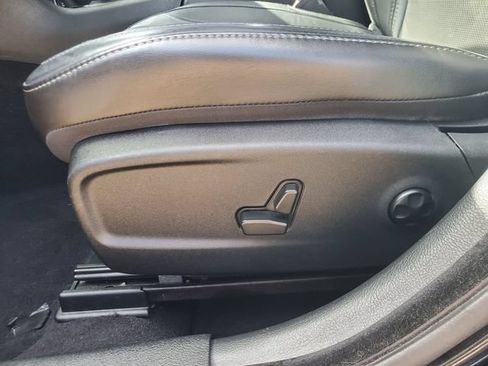 Used 2019 Dodge Charger SXT w/ Leather Interior Group RWD image 14