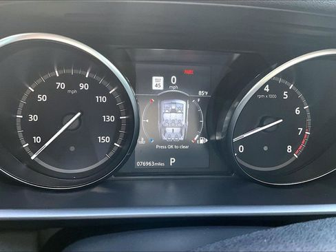 Used 2018 Land Rover Discovery SE AWD/4WD image 2