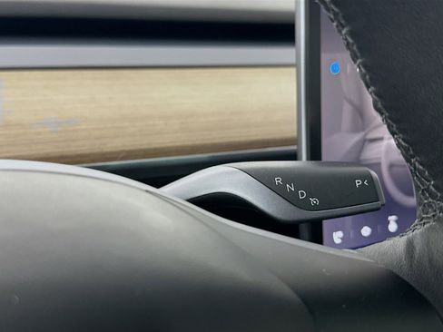 Used 2022 Tesla Model Y Long Range image 23