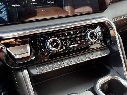 Used 2024 GMC Sierra 1500 Denali Ultimate image 24