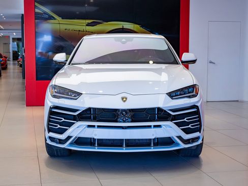 Used 2022 Lamborghini Urus image 2