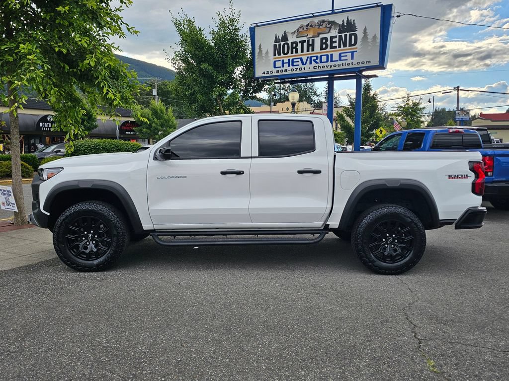 Used 2024 Chevrolet Colorado Trail Boss w/ Technology Package AWD/4WD image 8