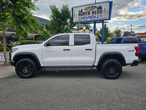 Used 2024 Chevrolet Colorado Trail Boss w/ Technology Package AWD/4WD image 8