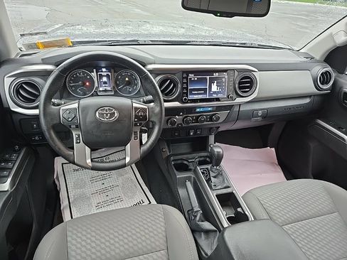 Used 2022 Toyota Tacoma SR5 AWD/4WD image 15