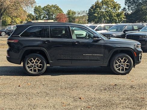 New 2025 Jeep Grand Cherokee Limited image 2