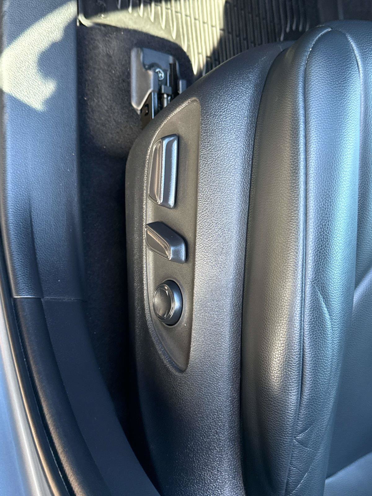 Used 2022 Toyota Highlander XLE AWD/4WD image 33